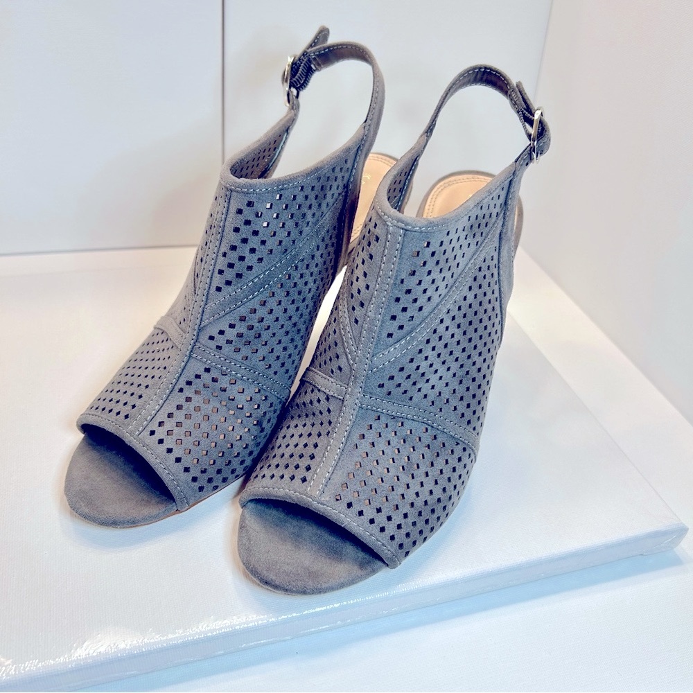 Kelly & Katie Gray Perforated Heels with Peep-Toe - Picture 4 of 8